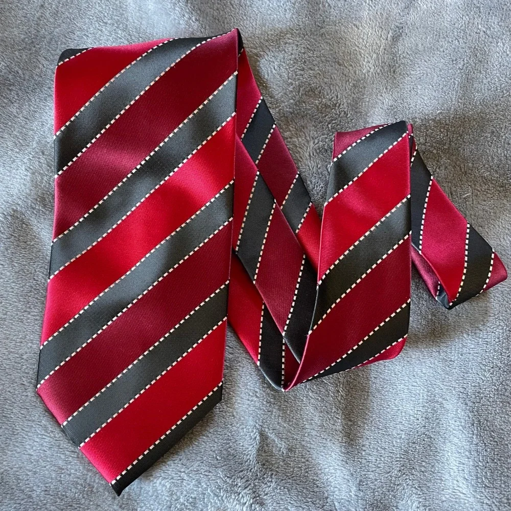 Vesuvio Napoli Italian Necktie Red Gray Black Striped Men's vintage‎ Tie